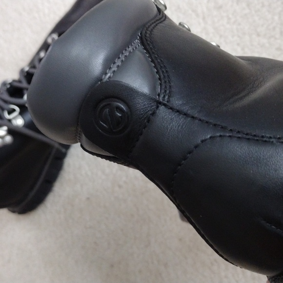 Cole Haan Zero Grand OS black leather ankle boots with gray accent. Size 10 - Picture 5 of 13